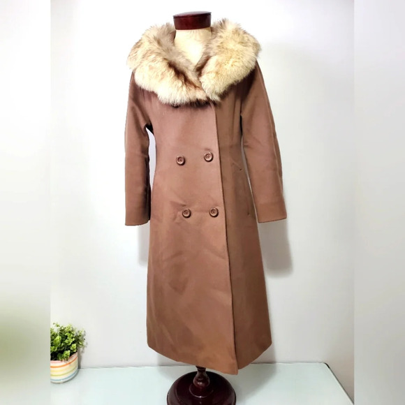 Jackets & Blazers - STERLING STALL VINTAGE Pure virgin wool tan coat with faux  fur collar.Size med